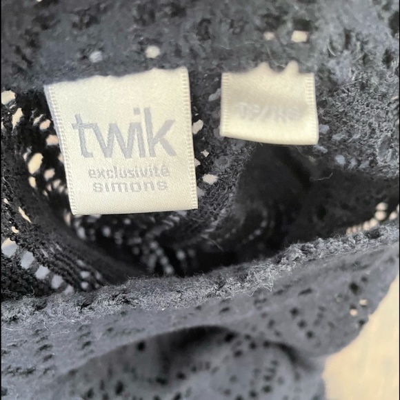 2/18$ Twik Simons Navy Blue Bell Sleeve Shirt 30% bundle discount!! - Picture 4 of 4